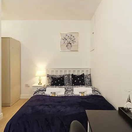 Rofennie Suite -Luxury Ensuite Room! Maidstone Exterior photo