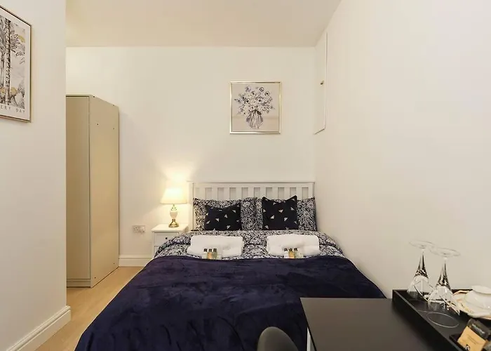 Rofennie Suite -Luxury Ensuite Room!